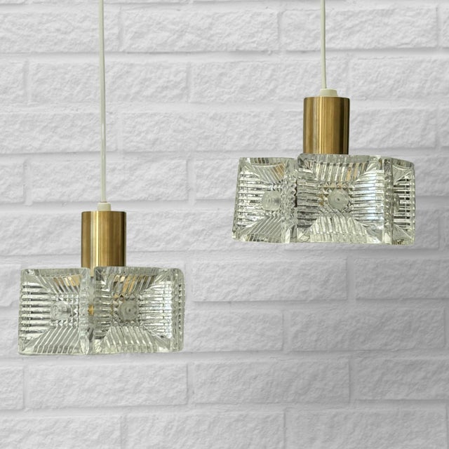 Mid-Century Modern Pendant Lamps in Brass and Glass by Carl Fagerlund for Orrefors, Sweden, 1960s, Set of 2 For Sale - Image 3 of 11
