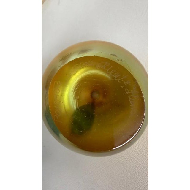 Orient and Flume Iridescent Gold Apple Paperweight P0184j3 Art Glass Fruit 4800b For Sale - Image 11 of 17