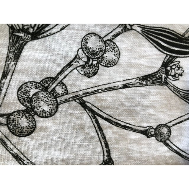 Contemporary Mistletoe German Linen Napkins, Set of 2 For Sale - Image 3 of 5