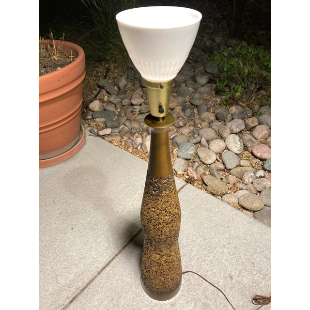 Mid-Century Modern Tall Walnut & Cork Table Lamp For Sale - Image 10 of 13