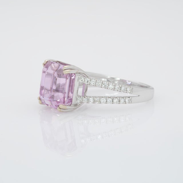 2020s 6.4Ct Natural Kunzite Ring With Natural Diamonds Accents: Solid 14k Gold, Size 6.75 For Sale - Image 5 of 8