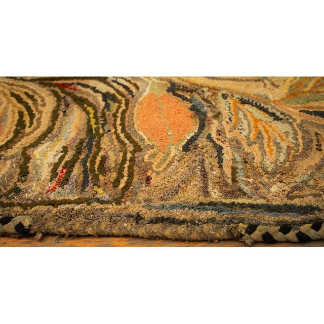 American 1880s Beige Floral Classic Folk Art Antique American Hooked Knotted Wool Rug For Sale - Image 3 of 9