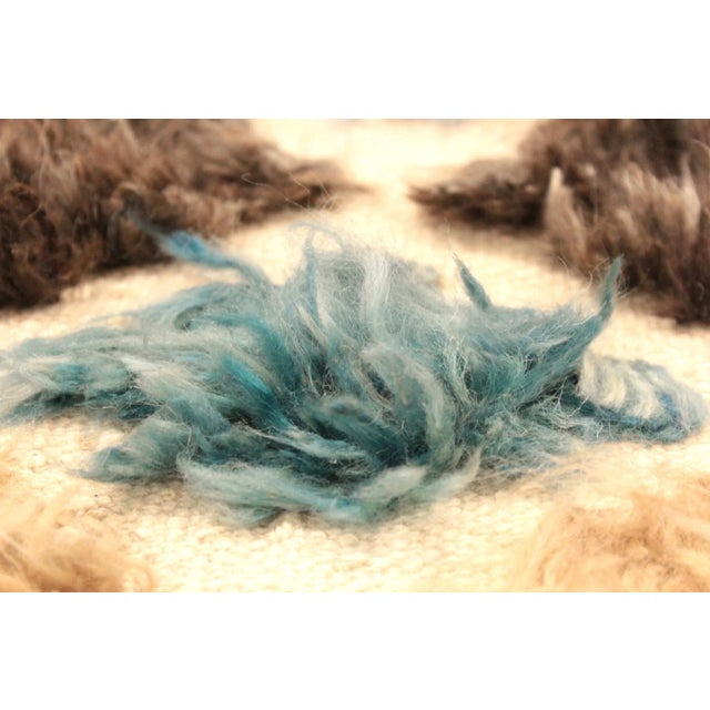 1990s 1990s 1990s Modern Moroccan High-Low Beige/Blue Wool Rug - 5'0'' X 7'7'' For Sale - Image 5 of 8