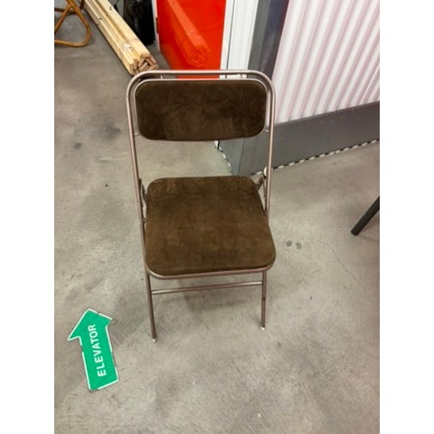 Vintage Samsonite Brown Vinyl Folding Chair – Mid-Century Modern Charming vintage folding chair by Samsonite, featuring a...