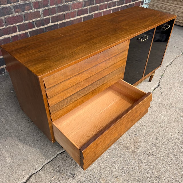 Mid 20th Century Merton Gershun for American of Martinsville Dania Walnut Dresser / Credenza For Sale - Image 5 of 12