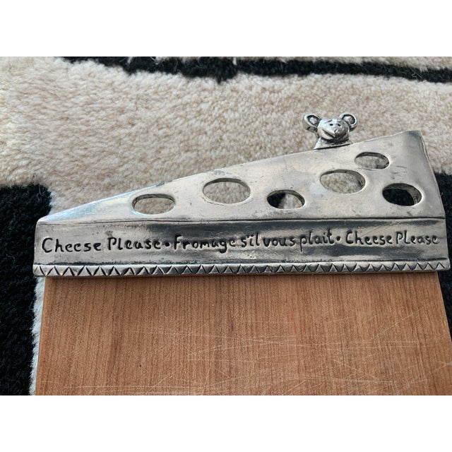 1990s Petite Wood and Pewter Cheese Board With Mouse & Cheese Knife- 2 Pieces For Sale - Image 4 of 13