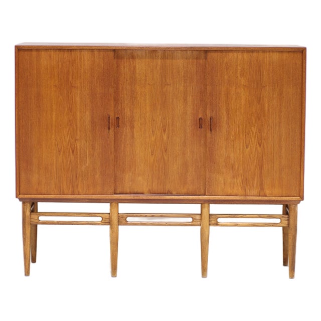Model 90 Highboard in Teak attributed to Illum Wikkelsø for Søren Willadsen Møbelfabrik, Denmark, 1960s For Sale