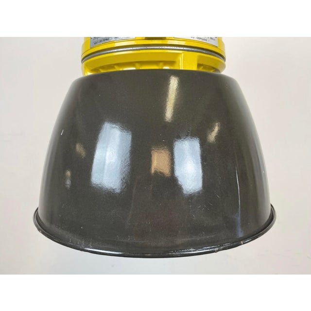 Industrial Yellow Explosion Proof Lamp with Black Enameled Shade from Elektrosvit, 1990s For Sale - Image 4 of 18