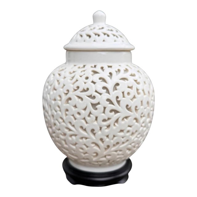 Vintage Mid 20th Century Hollywood Regency Pierced Ceramic Lidded Ginger Jar Table Lamp For Sale