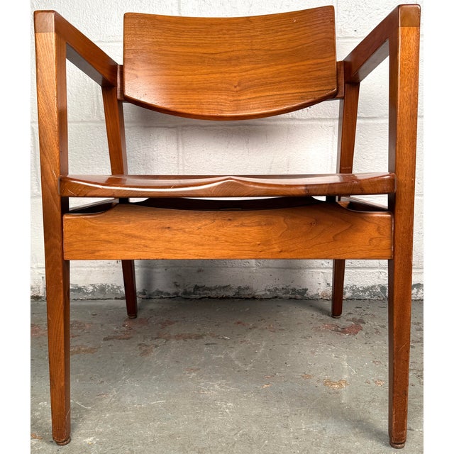 Experience the perfect blend of form and function with this mid-century walnut chair by Gunlocke, a striking example of...