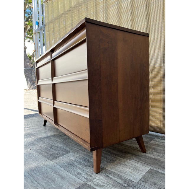 Mid-Century Modern Six Drawer Dresser Birchcraft by Baumritter. Circa 1960s For Sale In Miami - Image 6 of 12