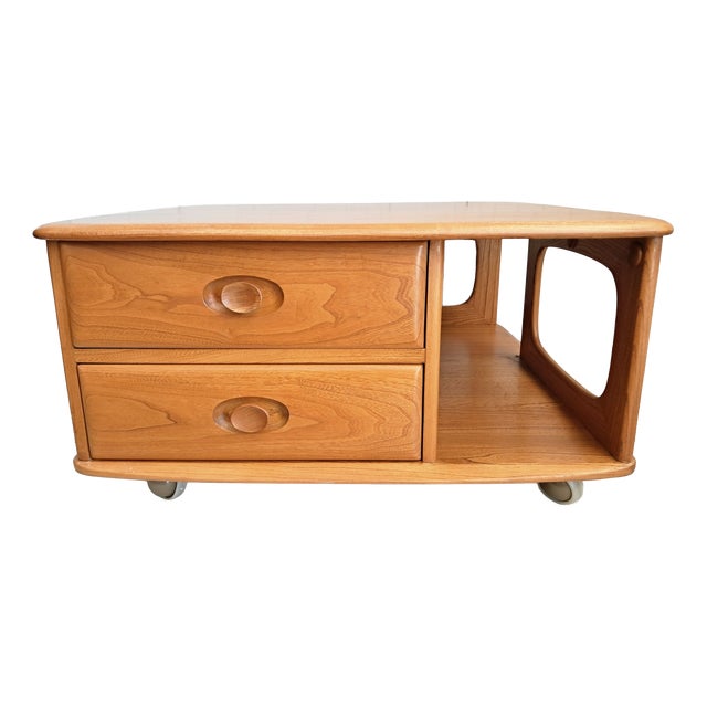 Mid-Century Modern Pandora Coffee Table in Blonde Elm by Lucian Ercolani for Ercol, 1980s For Sale