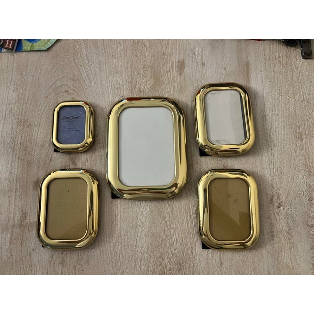 Mid-Century Modern High-Shine Brass "Bubble Edge" Tabletop Photo Frames - Set of 5 For Sale - Image 4 of 6