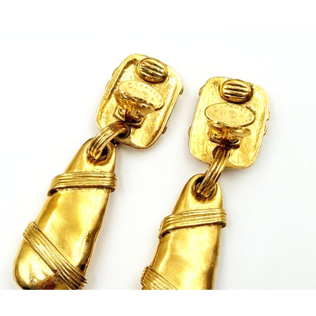 Chanel Rare Vintage Gold Plated CC Rectangle Tear Drop Stripe Large Clip on Earrings, A Pair For Sale In Los Angeles - Image 6 of 6