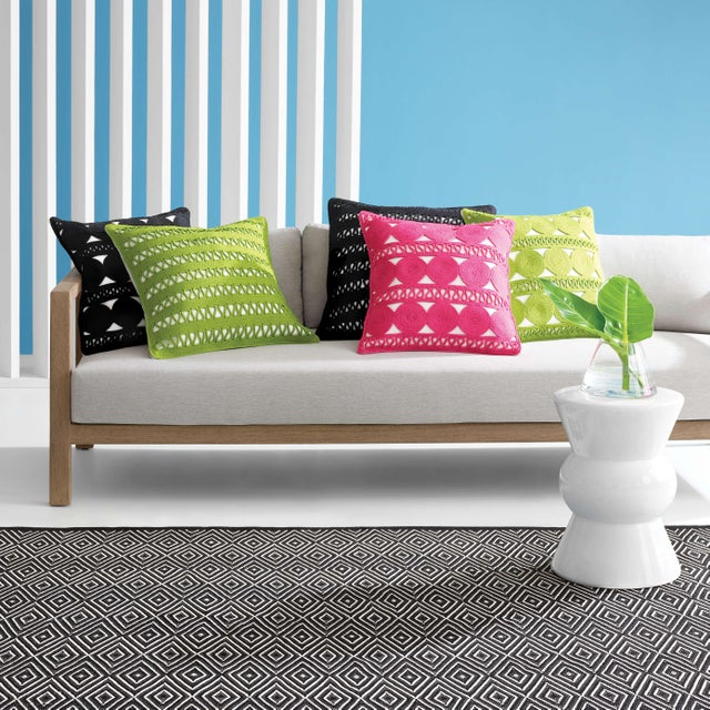 Contemporary Dash & Albert by Annie Selke Diamond Black/Ivory Indoor/Outdoor Rug, 7' 6" x 9' 6" For Sale - Image 3 of 6