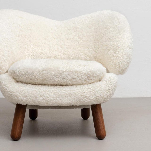 Modern Pelican Chair in Sheepskin Upholstery from Finn Juhl, Denmark, 2000s For Sale - Image 3 of 18