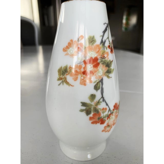 1950s Mid-Century Chinese Porcelain Vase For Sale - Image 5 of 11