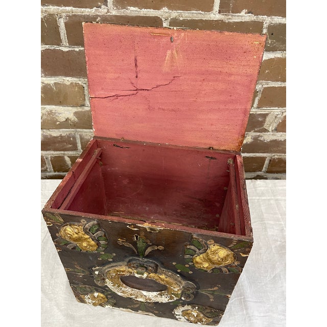 18th Century Polychrome Giltwood Cherub Box For Sale - Image 4 of 4