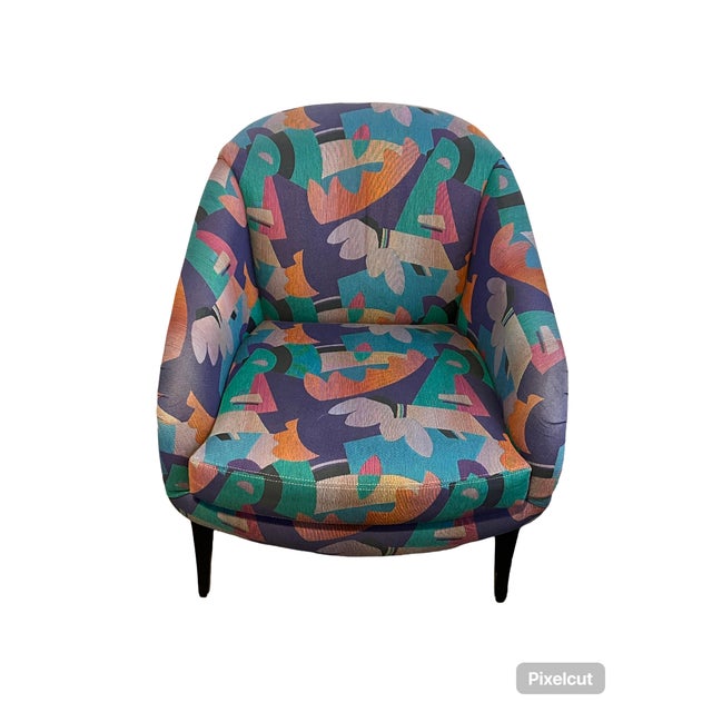 Vintage pair of chairs. Shipping costs may vary. For long-distance shipping, please message me your zip code for an...