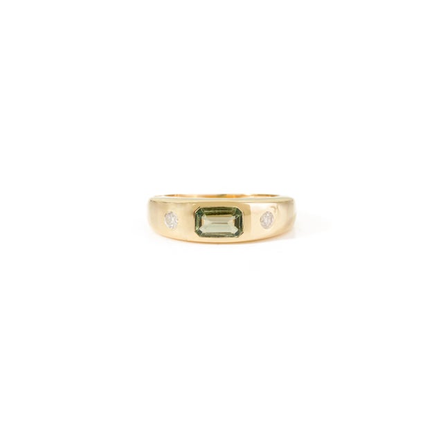 Emerald Cut Green Sapphire & Diamond Three Stone Ring Size 6 For Sale - Image 4 of 12