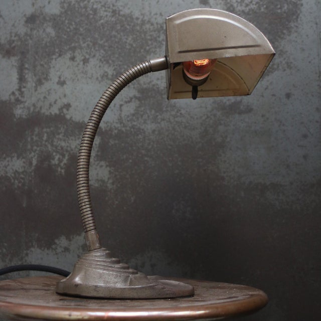 Brown american goose neck desk light. flexible arm with metal shade. cast iron base. Black cotton wire and plug. available...