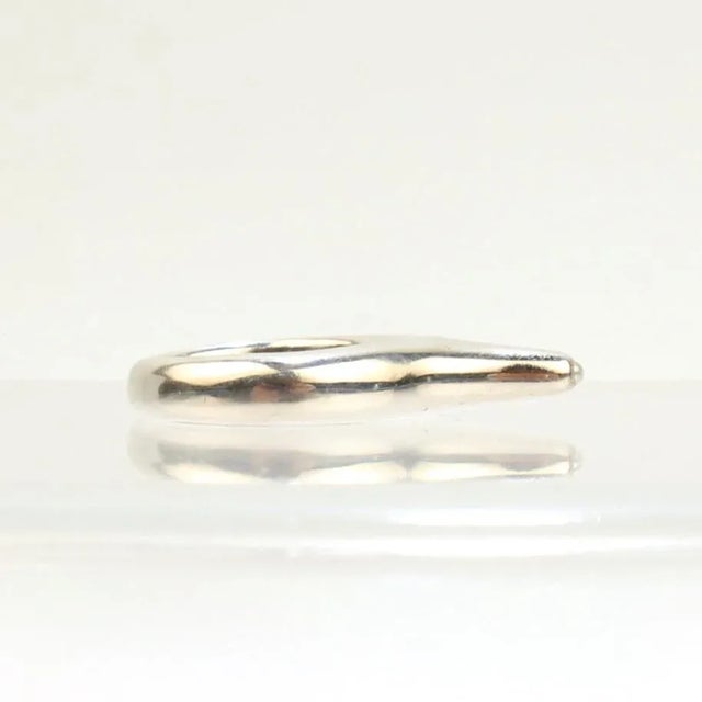Silver Vintage Signed Wesley Emmons High Profile Modernist Sterling Silver & Pearl Ring Size 5.5 For Sale - Image 8 of 8