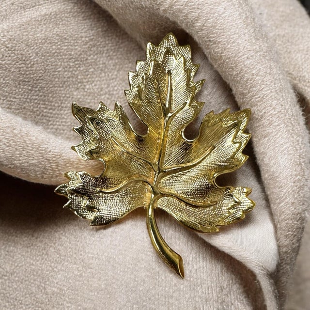 NOUMANDA Three Maple Leaf Retro Collar Pin Brooch - Rose Gold/Silver/Gold, Zinc Alloy