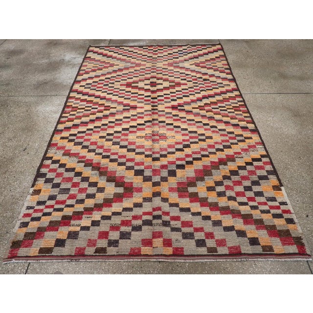 Galerie Shabab Collection Mid-20th Century Turkish Anatolian Accent Rug For Sale - Image 4 of 10