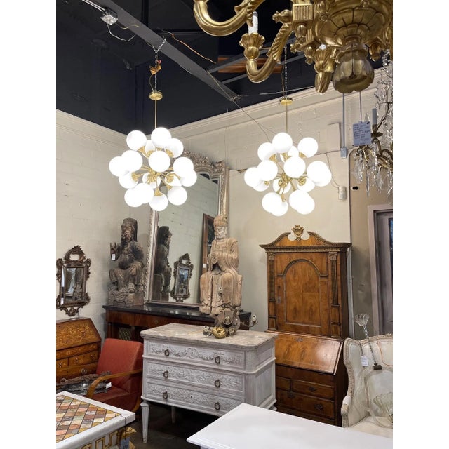 White Vintage Late 20th Century Murano Glass and Brass Sputnik Cloud Chandelier For Sale - Image 8 of 9