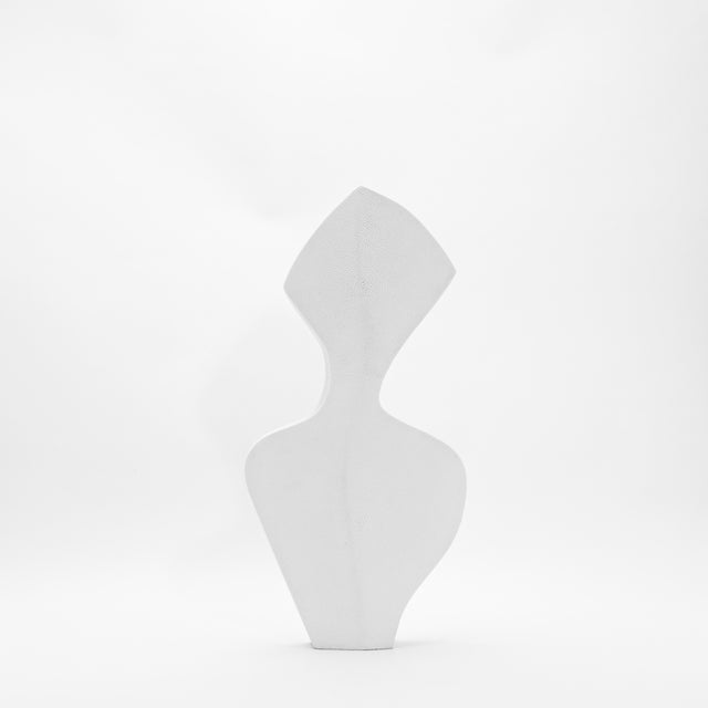 2020s Modern Sculptural Vase in White Shagreen by R&y Augousti For Sale - Image 5 of 9