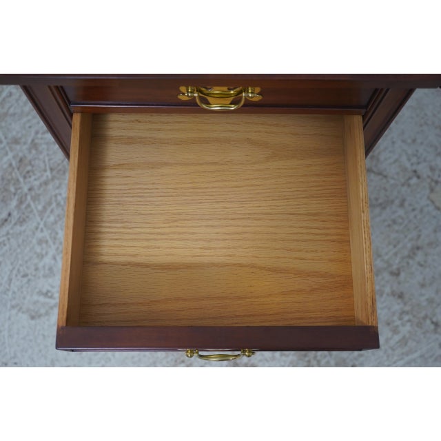 1980s Henkel Harris Cherry Drop Side Pembroke Table For Sale - Image 5 of 18