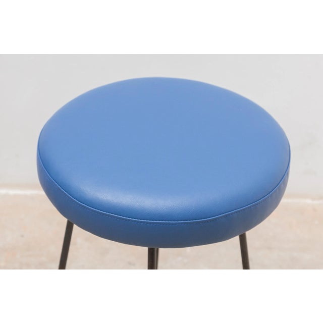 1950s Black, Red and Blue Low Bar Stools, France, 1950s, Set of 3 For Sale - Image 5 of 7
