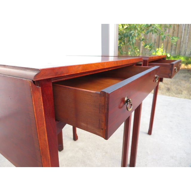 Vintage Mahogany Pembroke Dropleaf Side Table Pair ~ Georgian Chippendale Federal Style For Sale - Image 9 of 18