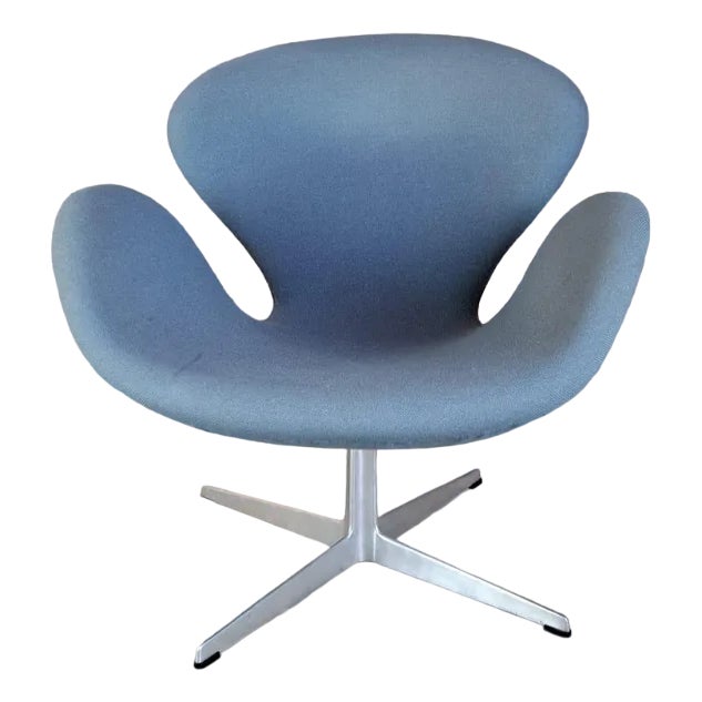 Swan Chair No. 3320 by Arne Jacobsen for Fritz Hansen, 1960s For Sale