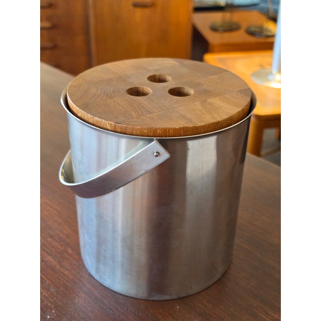 Arne Jacobsen 1970s Mid-Century Modern Steel and Teak Cylinda Line Ice Bucket by Arne Jacobsen for Stelton For Sale - Image 4 of 12