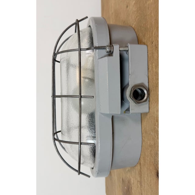 Vintage Industrial Cast Aluminium Wall Light from Elektrosvit, 1970s For Sale - Image 4 of 17
