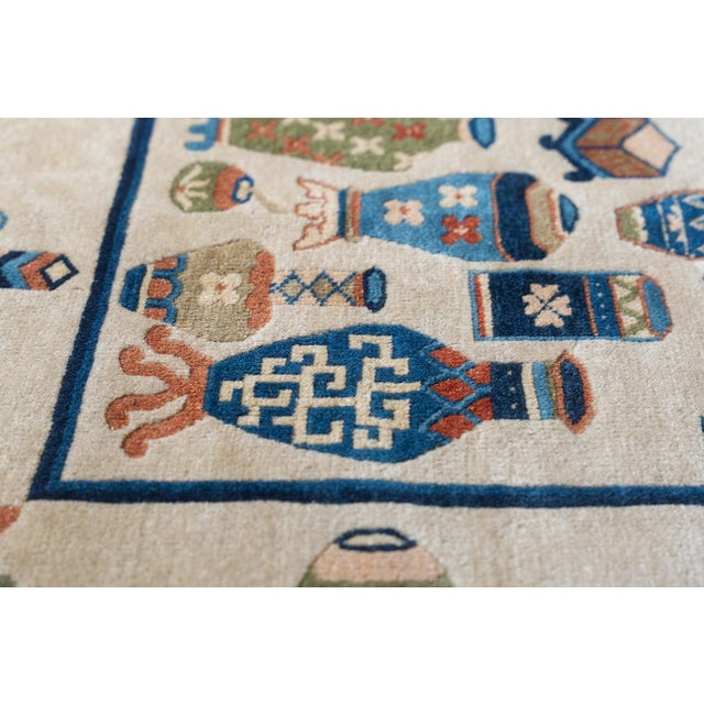 Chinese 1920s Ivory Vase Medallion Antique Chinese Peking Knotted Wool Carpet Rug For Sale - Image 3 of 10