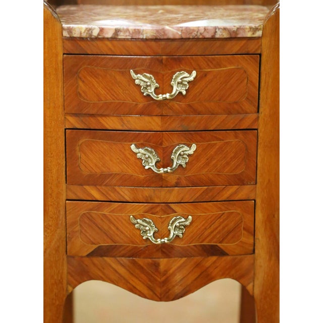 Pair of Mid-Century French Louis XV Walnut Marquetry Marble-Top Nightstands For Sale - Image 4 of 13