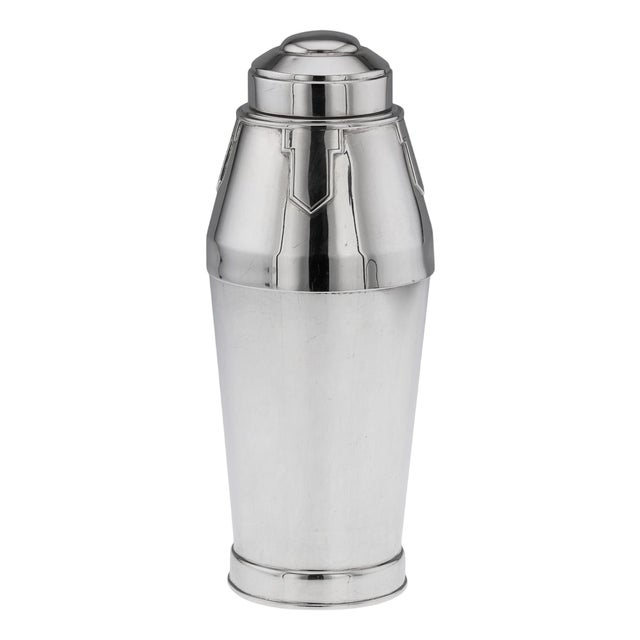 Art Deco English Silver Cocktail Shaker from Walker & Hall, 1939 For Sale