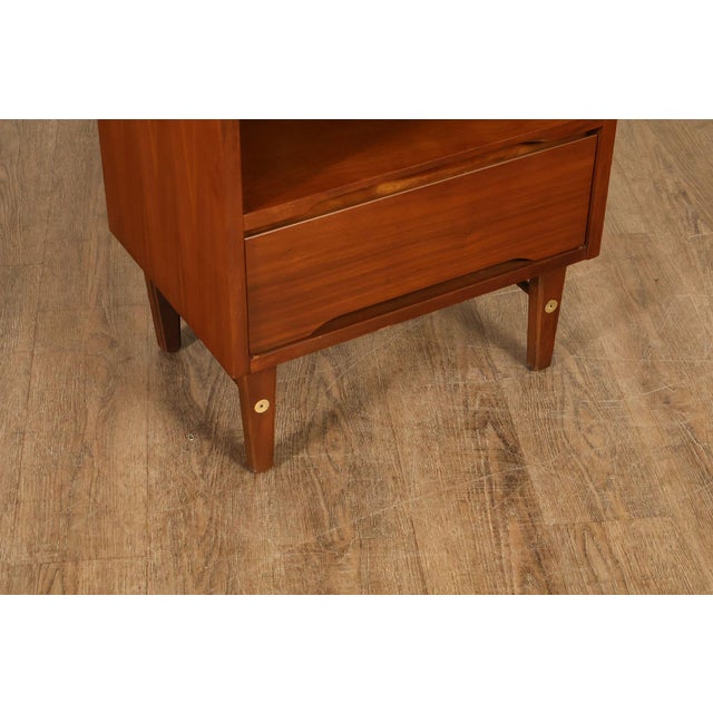 Stanley Furniture Mid Century Modern Pair of Walnut Nightstands For Sale - Image 10 of 18