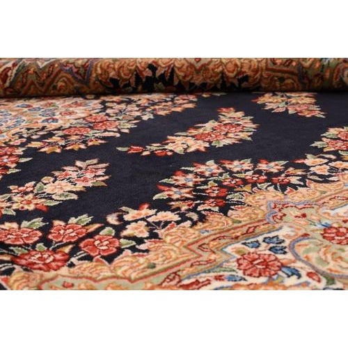 Middle Eastern Rug in Wool For Sale - Image 3 of 7