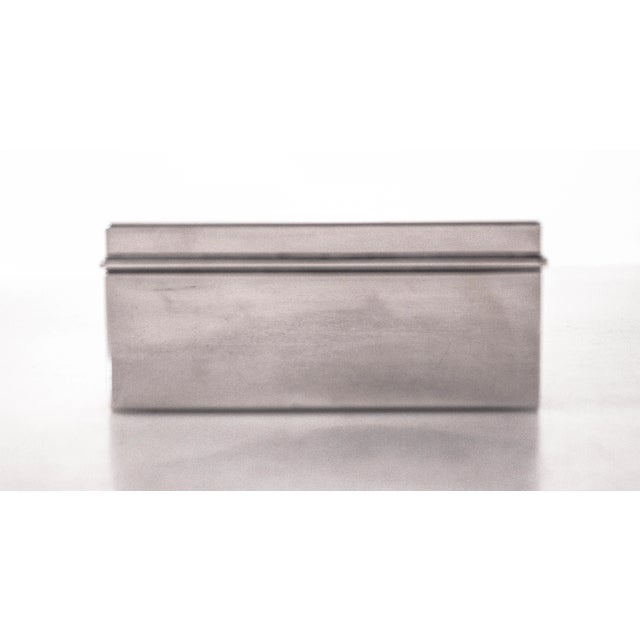 We are delighted to offer this sterling silver men’s jewelry box by the world renowned Tiffany & Company. It has that...