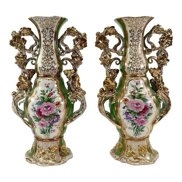 Elegant Pair of 19th Century Old Paris Porcelain Vases, Hand-Painted & Gilt For Sale