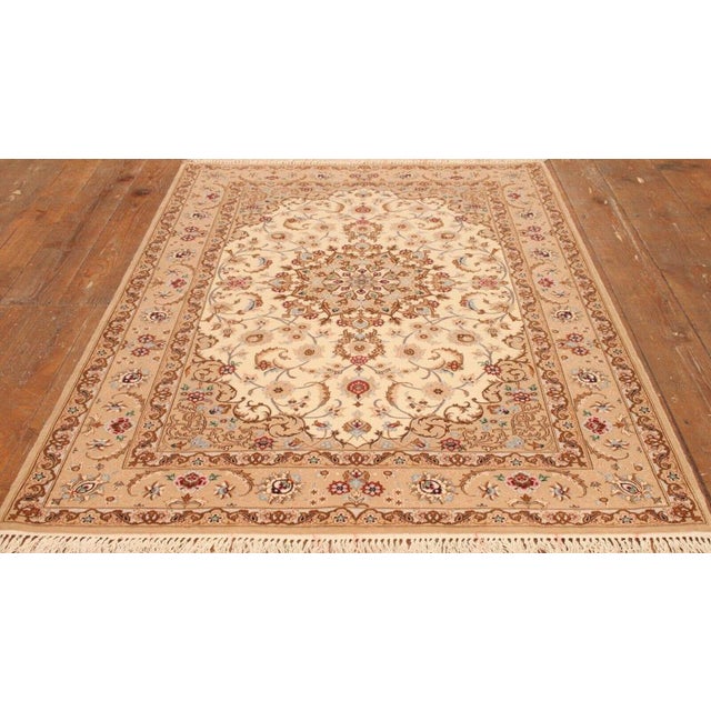 Middle Eastern Rug in Wool For Sale - Image 9 of 11