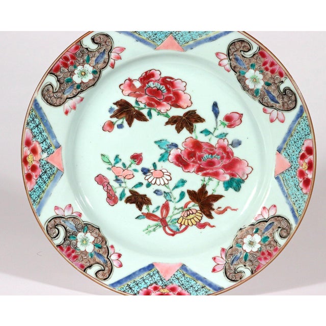 Ceramic Chinese Export Porcelain Famille Rose Plate With Ribbon-Tied Peony Bouquet For Sale - Image 7 of 8