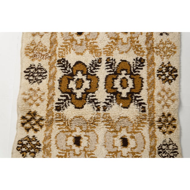 Mid 20th Century Handwoven Turkish Area Rug For Sale - Image 4 of 10