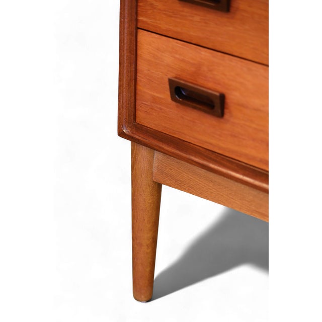 Vintage Chest of Drawers with Seven Drawers in Walnut and Oak by Børge Mogensen, 1960s For Sale - Image 6 of 18