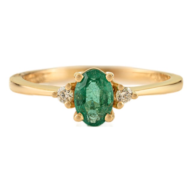 14k Yellow Gold Three Stone Ring Size 6.5 With Oval Cut Natural Emerald & Diamond For Sale
