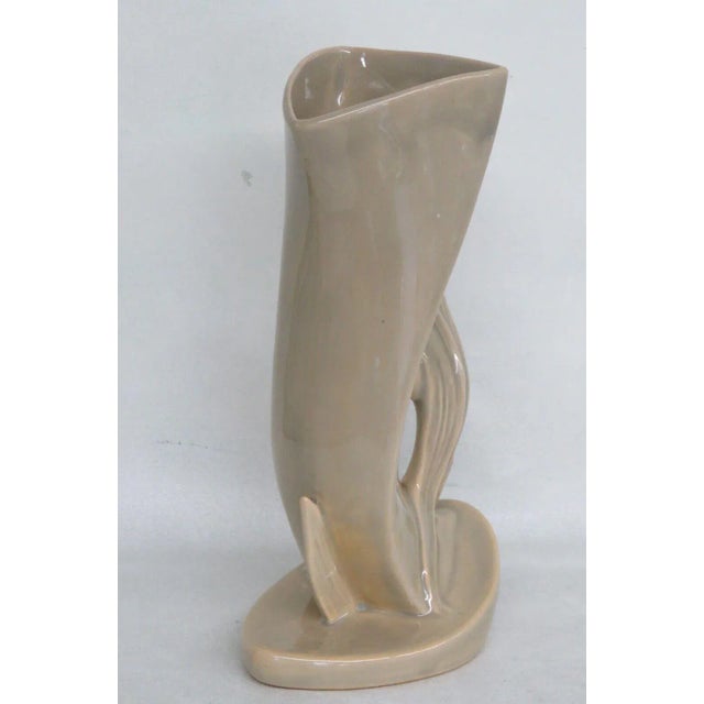 1950s Roseville 1004-9 Mayfair Mid Century Art Deco Tan Pottery Ceramic Vase For Sale - Image 5 of 13