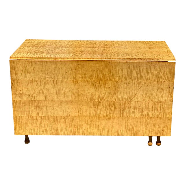 Late 20th Century Vintage Federal Style Tiger Maple Gateleg Dining Table With Bold Grain and Large Drawer For Sale